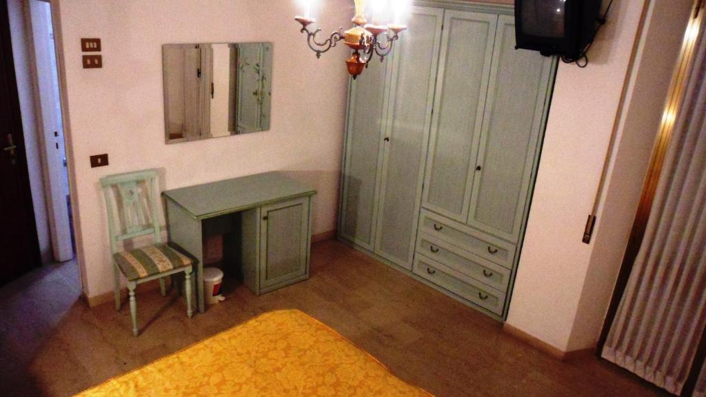 Hotel Reali Chianciano Terme Rum bild