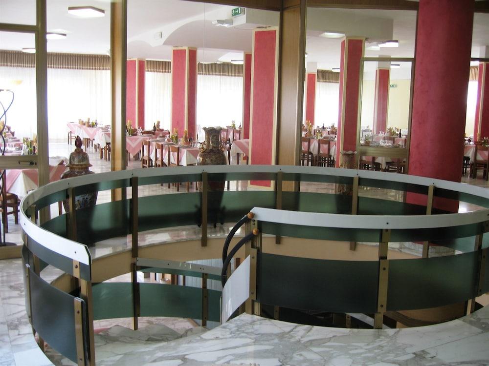 Hotel Reali Chianciano Terme Exteriör bild