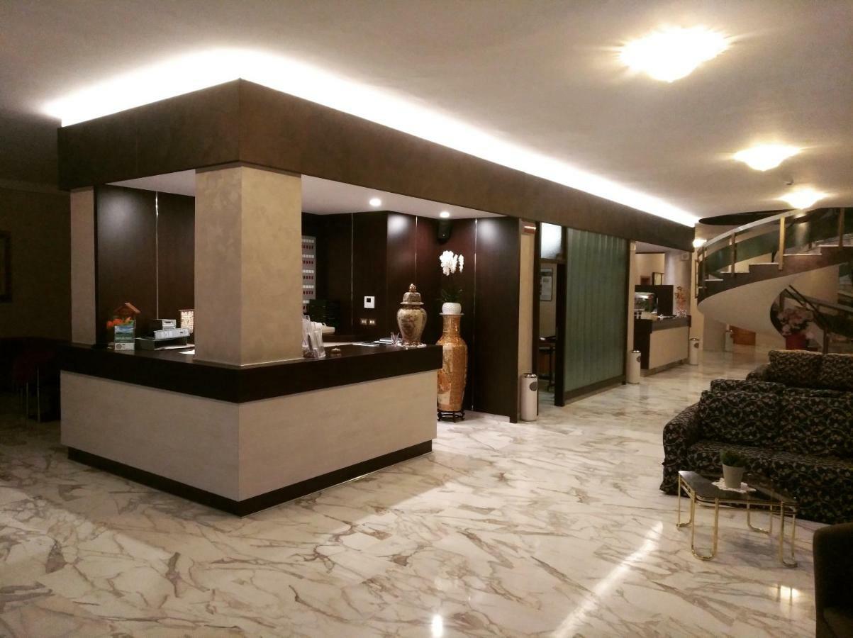 Hotel Reali Chianciano Terme Exteriör bild
